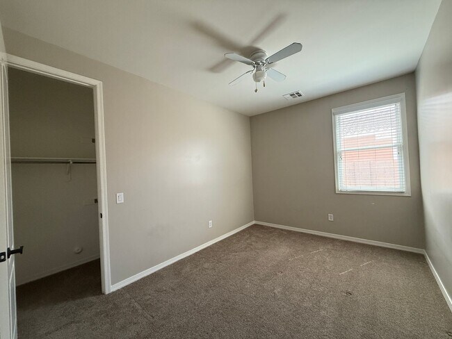 Building Photo - Lovely Chandler 4 Bedroom!