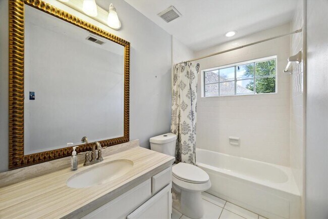 Building Photo - 3718 Bayou Bend Ct
