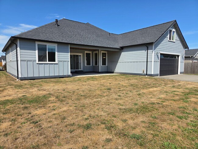 Building Photo - 1702 Aaron Dr
