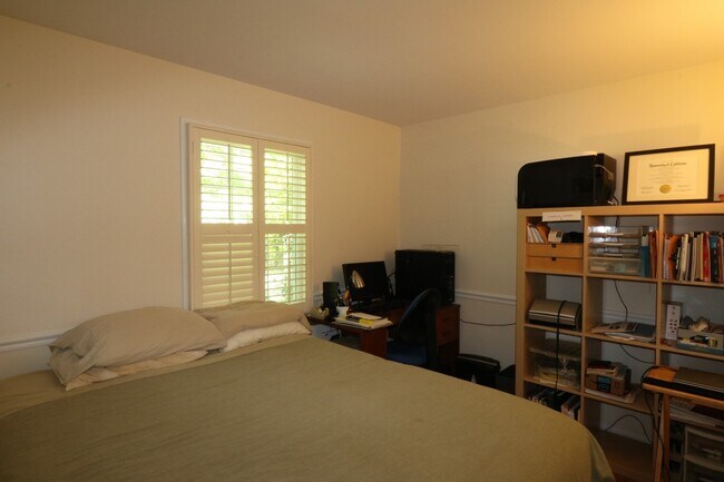 Building Photo - COMING SOON - 4Bed/2.5Bath Raised Rambler in Bannockburn near Glen Echo Park!
