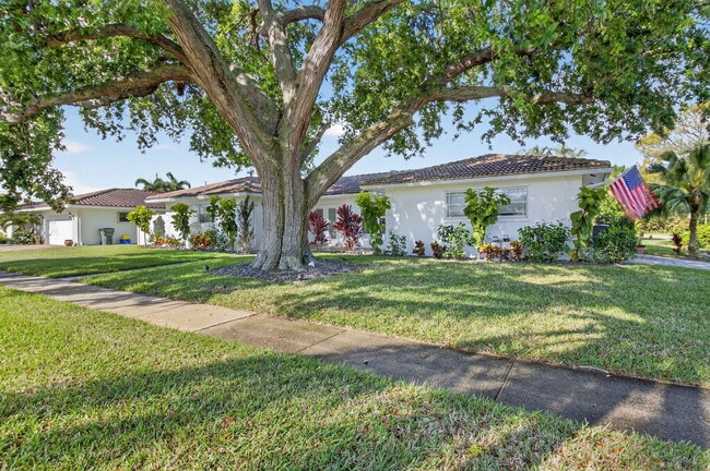 Building Photo - 1010 SW 2nd St