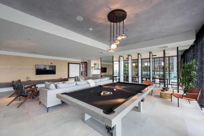 Building Photo - 121 NE 34th St