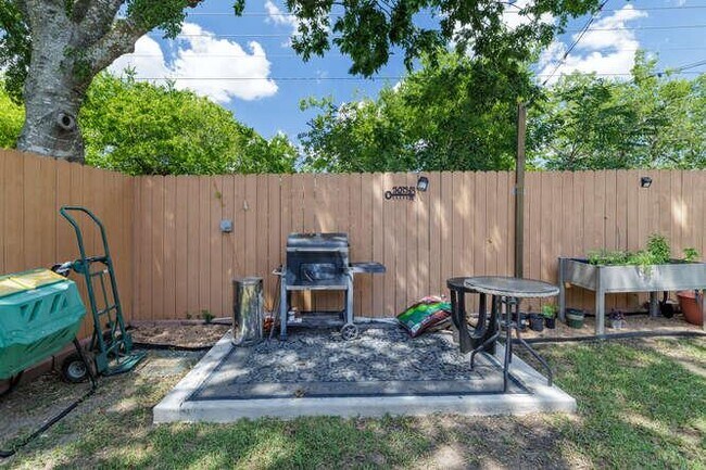 Building Photo - 213 Chandler Crossing Trail