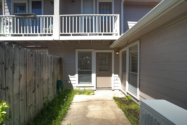 Building Photo - 14020 Schroeder Rd