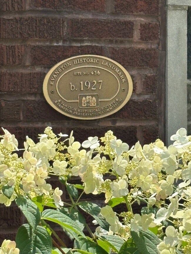 Building Photo - 442 Elmwood Ave
