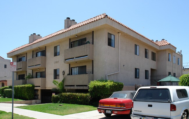 Building Photo - 3747 Kelton Ave.
