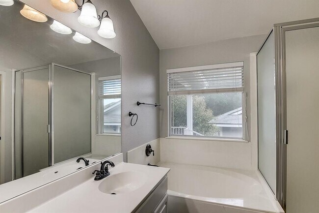 Building Photo - 4811 Mather