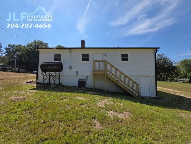 Building Photo - Fully Renovated 3 Bed/1 Bath Cottage in Wo...