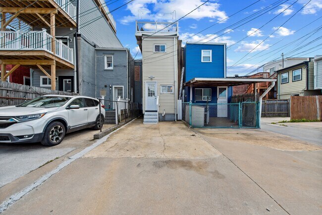 Building Photo - 8 E Randall St