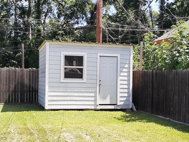 Building Photo - 6115 Glen Lee Dr