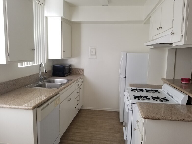 Building Photo - 456 S. Harvard Blvd