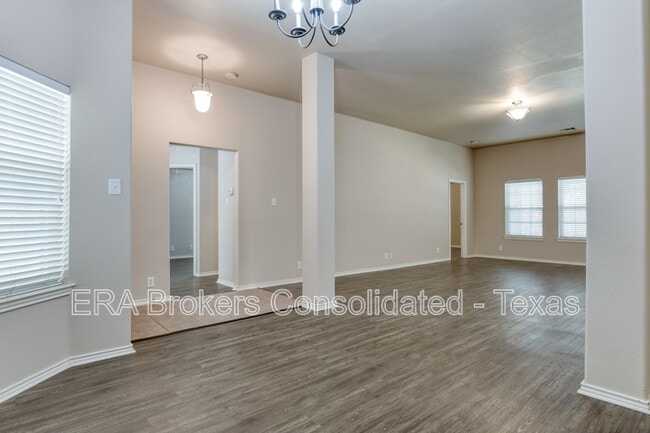 Building Photo - 130 Carmel Dr