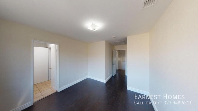 Building Photo - 14401 Plummer St
