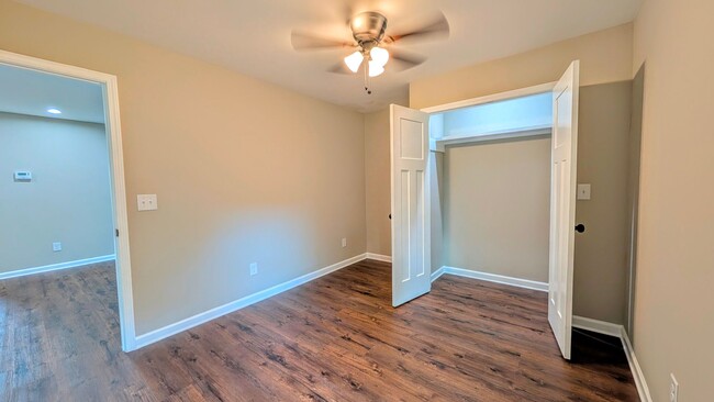 Building Photo - Newly Renovated | Upstairs Duplex | Minute...