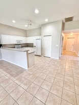 Building Photo - 147 SE 13th St