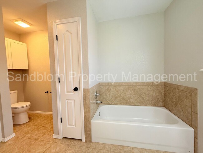 Building Photo - For Lease | Broken Arrow | Available Now!