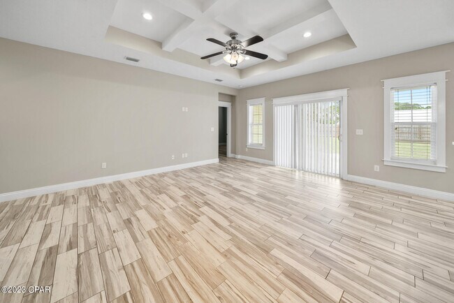 Building Photo - 305 Evergreen St