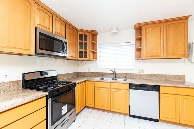 Building Photo - 8740 Flanders Dr