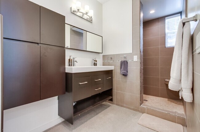 Building Photo - 28548 Meadow Glen Way W