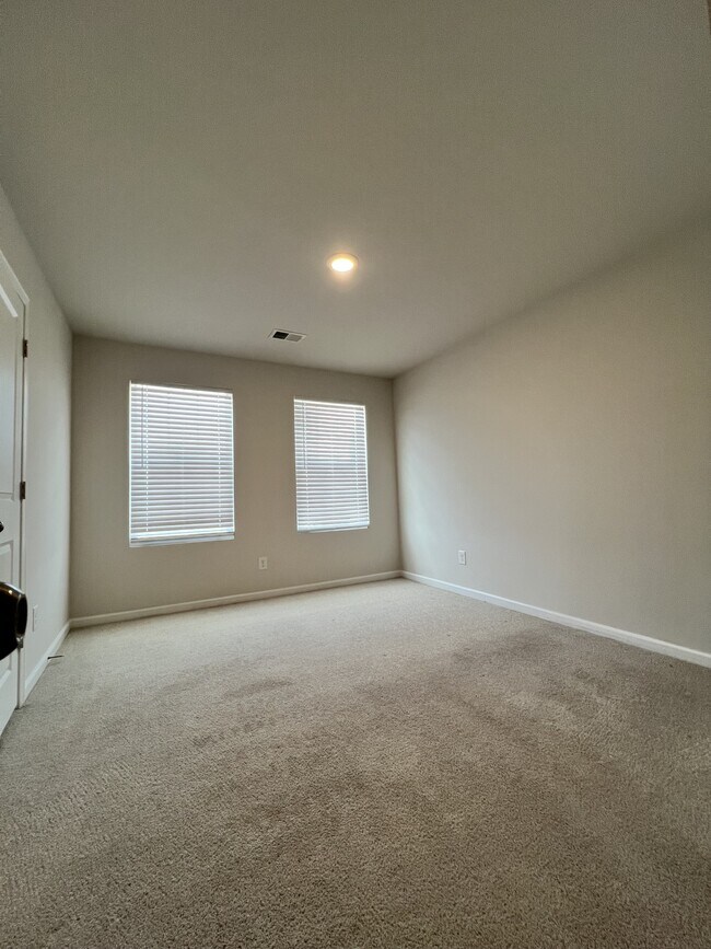 Building Photo - 199 Kitti Wake Dr