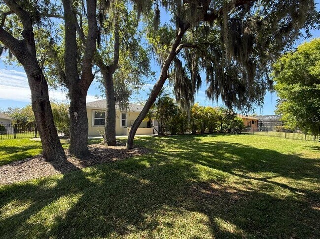 Building Photo - 6331 Yellow Wood Pl