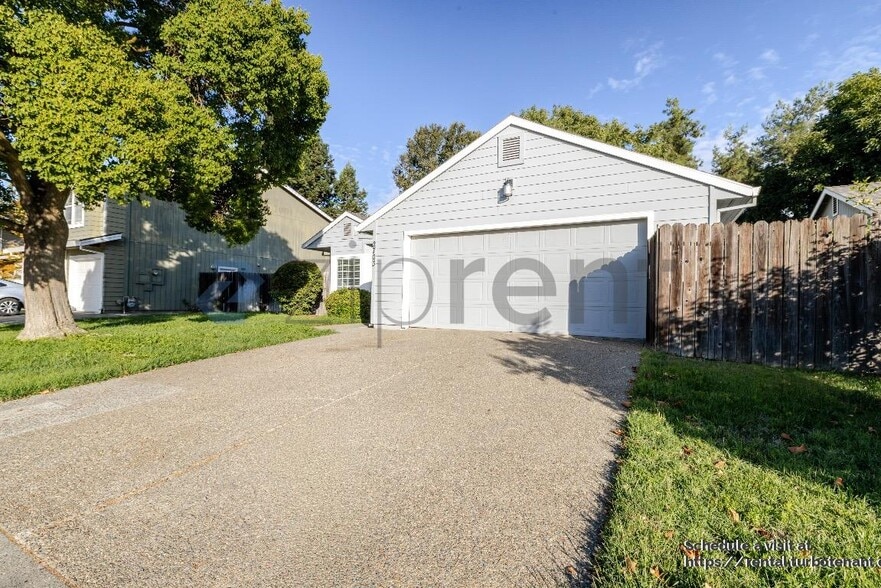 Building Photo - 2703 Albany Ave