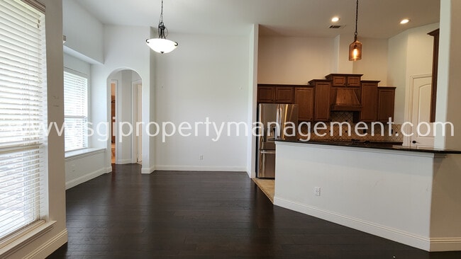 Building Photo - 406 Running Bear Ct