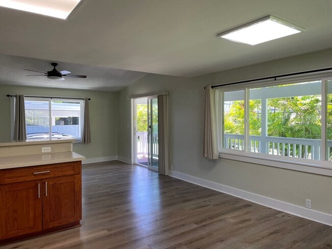 Building Photo - Kailua Lifestyle in 2 Bedroom 2 Bath Charmer