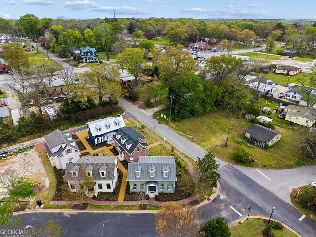 Building Photo - 11 Bourbon St