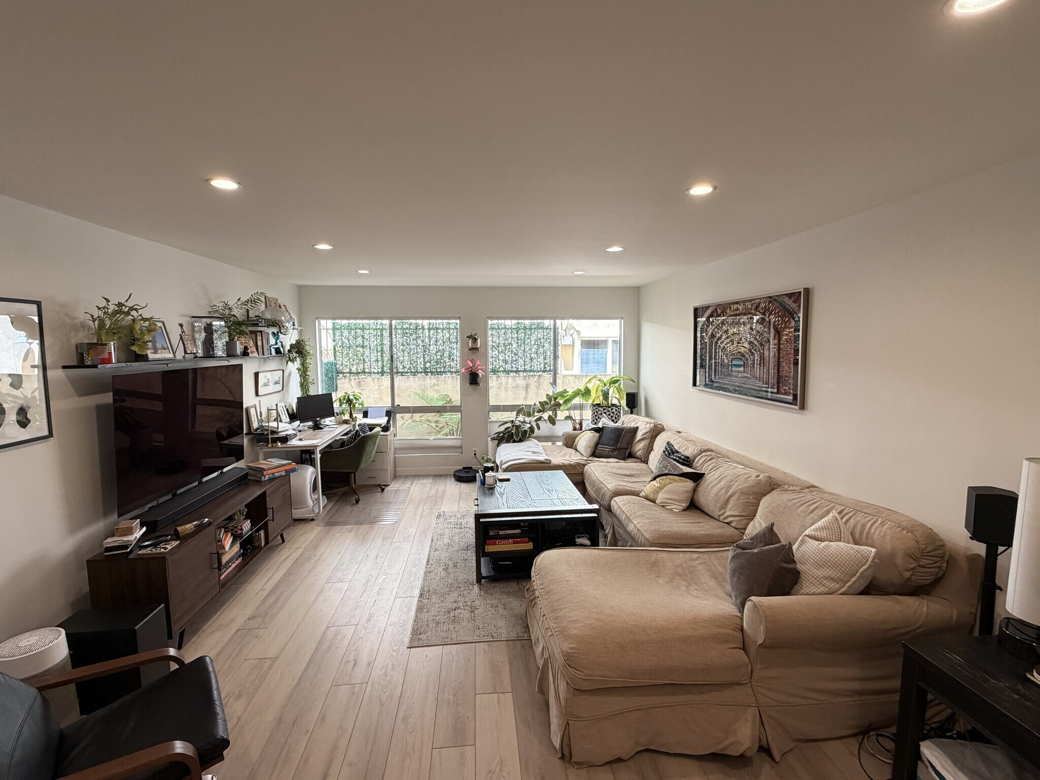 Building Photo - 2318 Fox Hills Dr