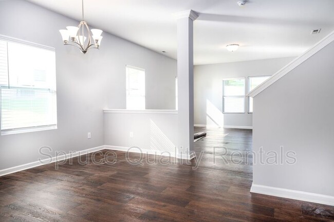 Building Photo - 411 Quick Silver Dr