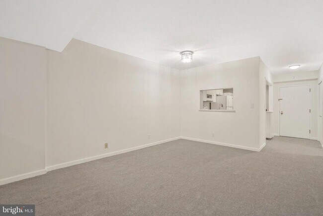 Building Photo - 1805 Crystal Dr