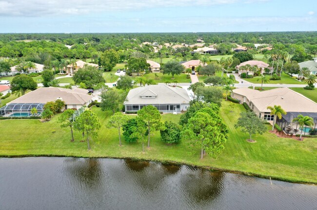 Building Photo - 8028 Plantation Lakes Dr