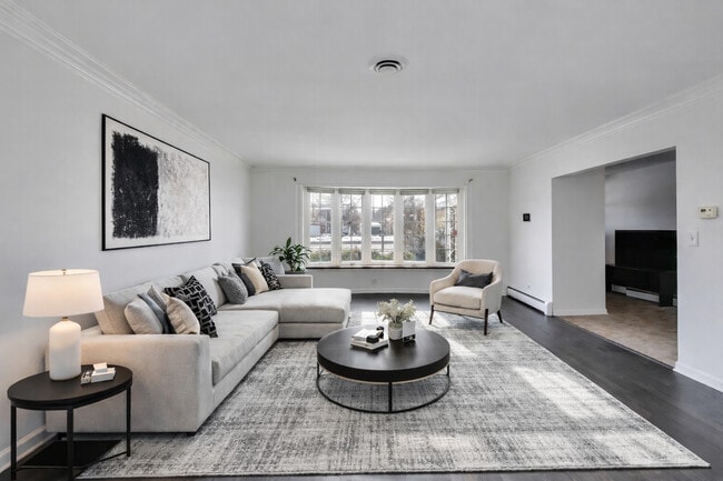 Building Photo - 1006 Devon Ave