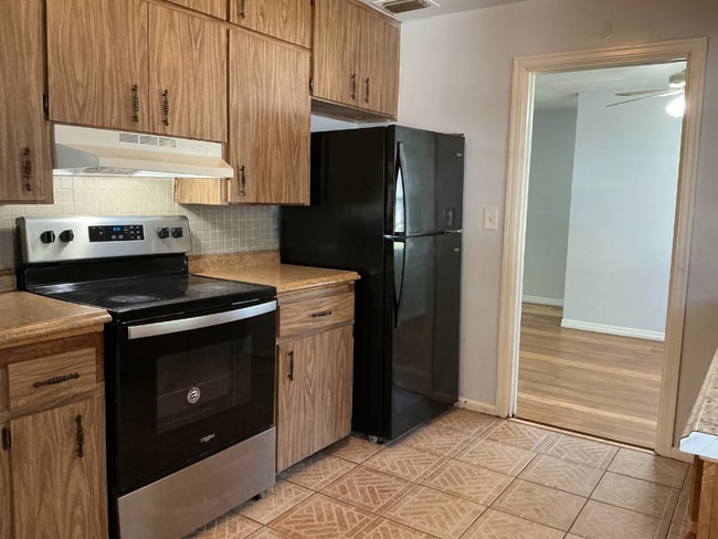 Building Photo - Single-Family Home | 3 Bedrooms | 2 Bathro...