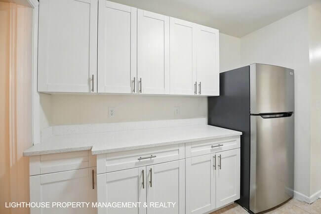 Building Photo - Stunning, Fully Renovated 4 Bed/2 bath Home!