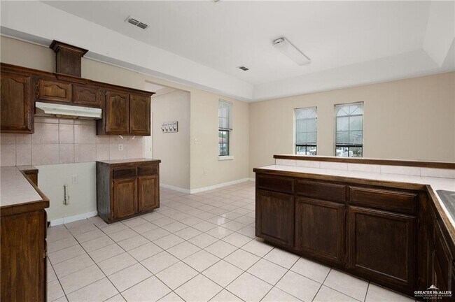 Building Photo - 104 Paseo Del Rey