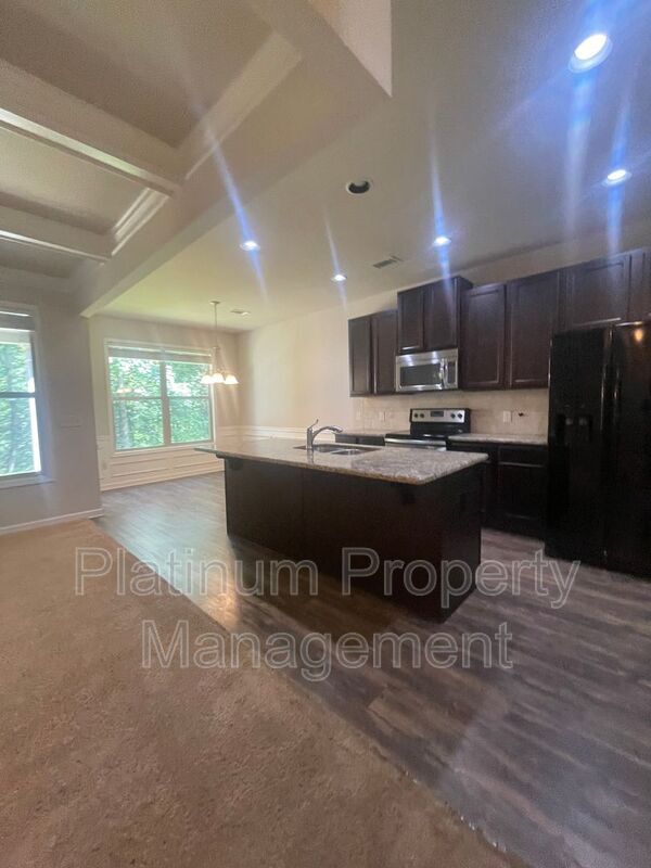 Building Photo - 7350 Silk Tree Pointe