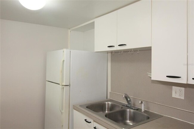 Building Photo - 2628 Hidden Lake Dr N