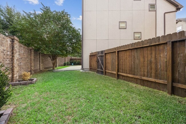 Building Photo - 12247 Oxford Cres Cir