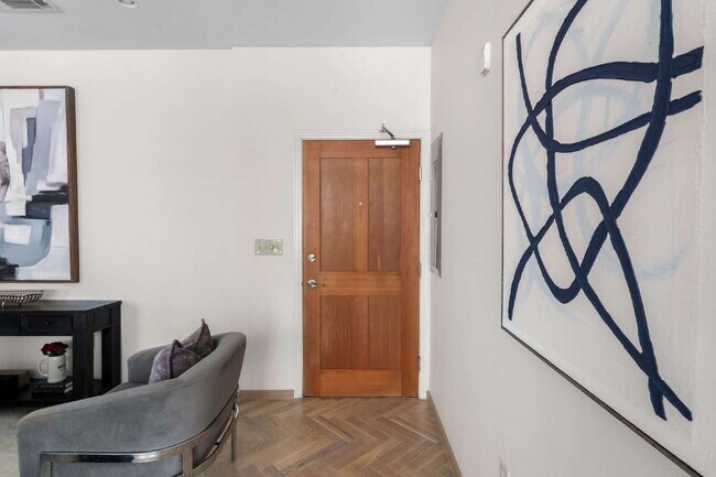 Building Photo - Sophisticated Living on Barton Springs