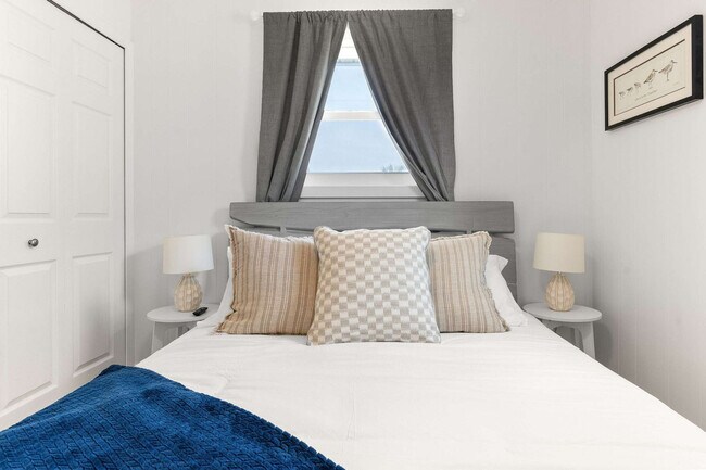 Building Photo - 108 Zamora St