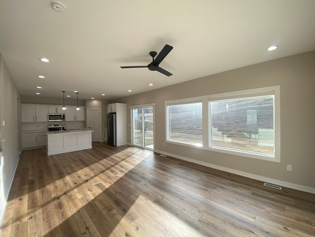 Building Photo - Luxury Homes in West Des Moines - RENT SPECIAL!