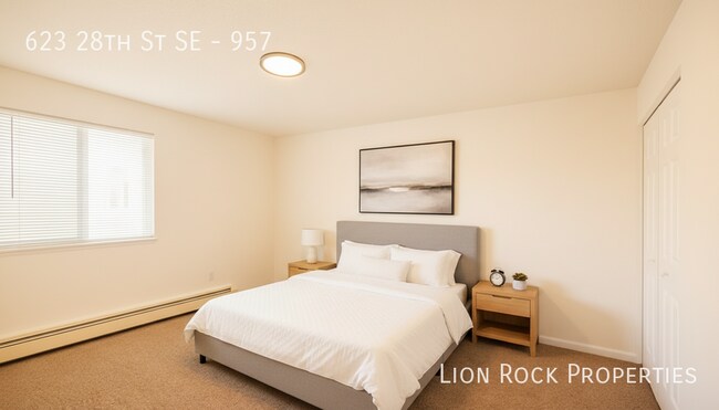 Building Photo - 623 28th St SE