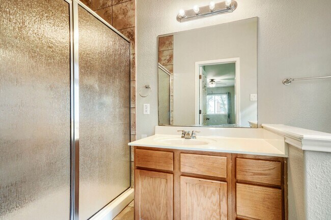 Building Photo - First time rental! Large home!