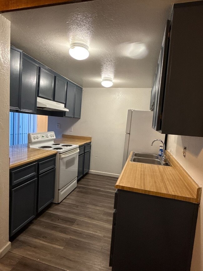 Building Photo - 7232-7234 Kelley Dr