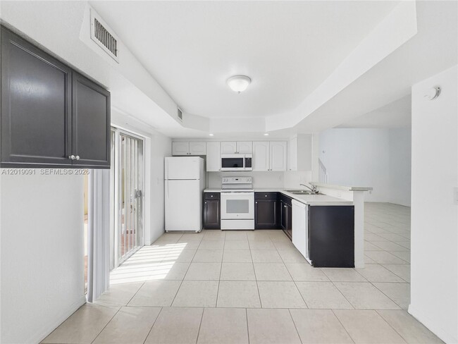 Building Photo - 3002 San Remo Cir