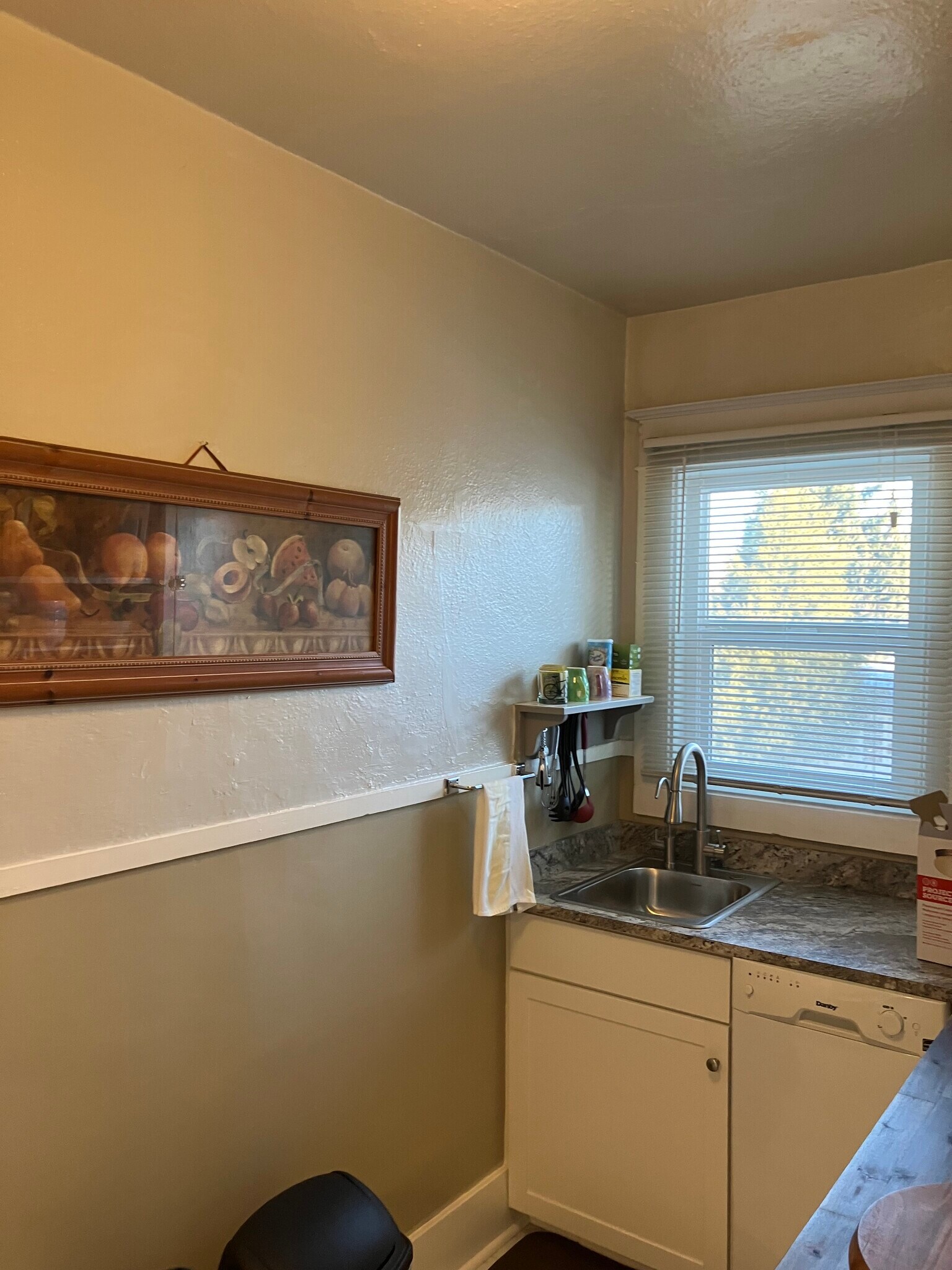 Building Photo - 856 E Carter St