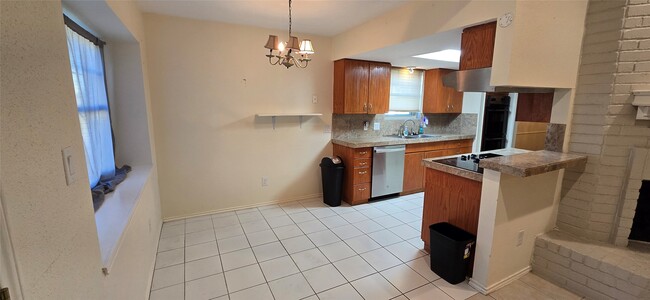 Building Photo - 6910 Krause Dr