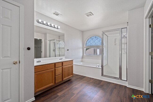 Building Photo - 2637 Dove Crossing Dr